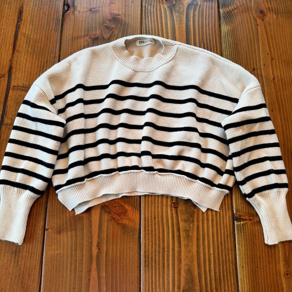 TFY COLLECTION- Black & White Cropped Long Sleeve Sweater